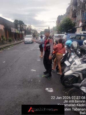 Atensi Kemacetan dan Laka, Polsek Kediri Gelar Personil  Untuk Laksanakan Strong Point