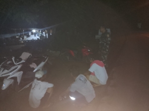 Komitmen Koramil Poto Tano, Babinsa Rutin Patroli Malam di Wilayah Binaan