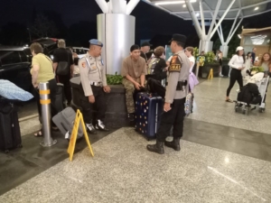Patroli Humanis Polres Bandara Ngurah Rai, Wujudkan Keamanan dan Kenyamanan Pengguna Jasa Bandara