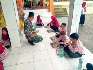 Sinergi TNI dan Sekolah, Program Makan Bergizi Gratis Berjalan Tertib di Jereweh