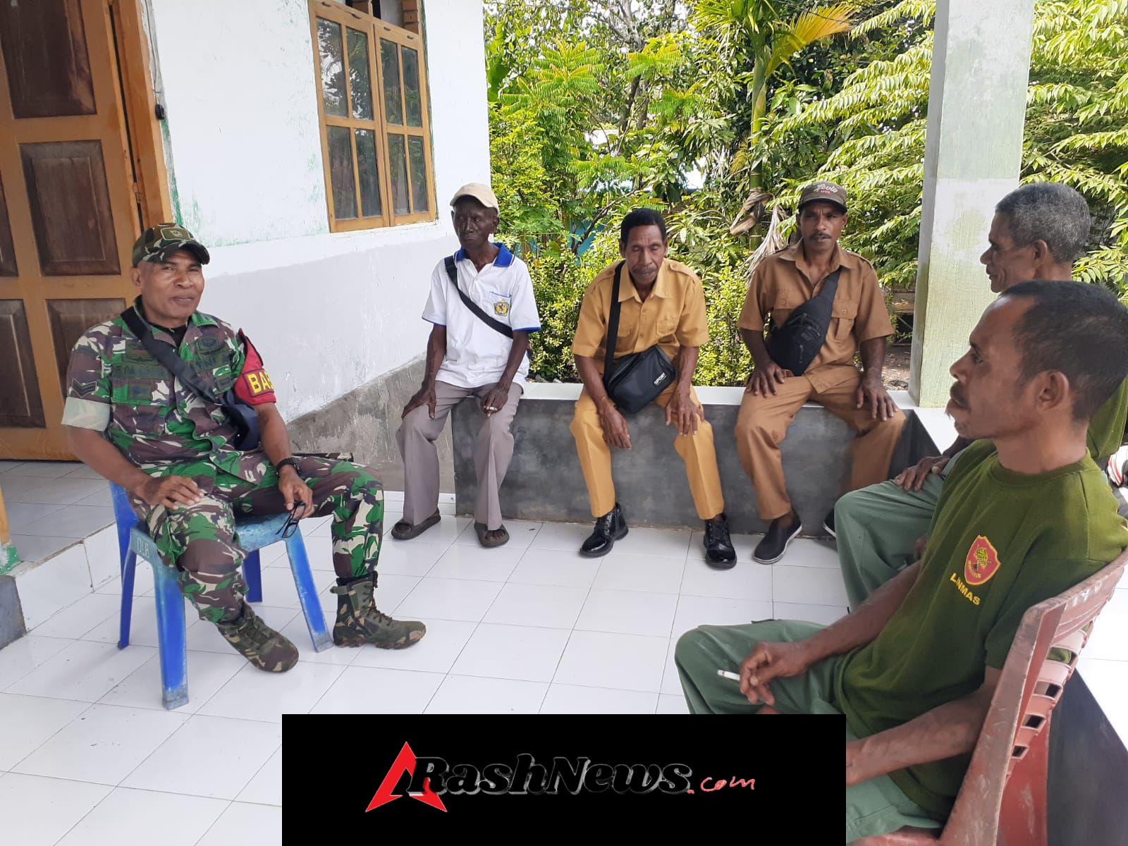 Melalui Komsos, Babinsa Pantau Situasi Wilayah Binaan di Alor Tengah Utara