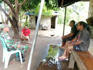 Babinsa Ajak Warga Desa Likwatang Jaga Keamanan Lingkungan