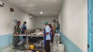 Babinsa Koramil 1627-02 Pantai Baru Dukung Program Gizi Anak di Desa Papela