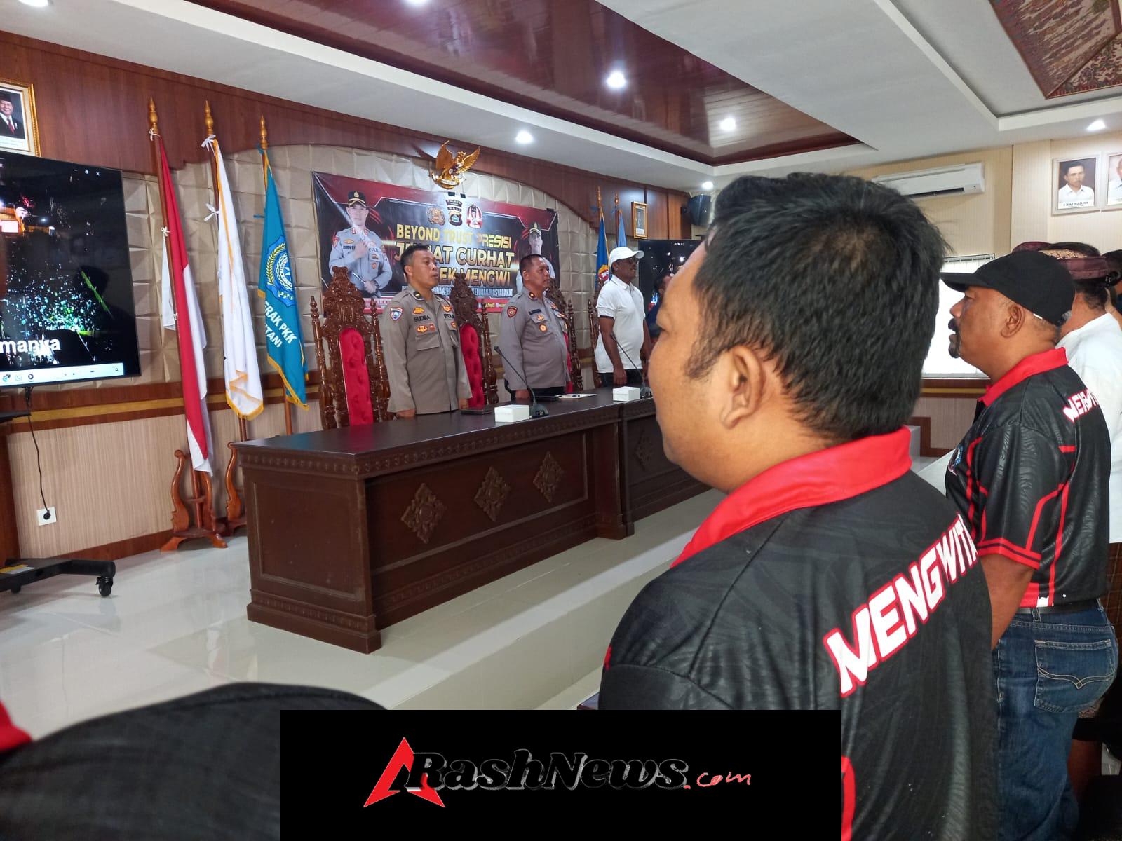 Serap Aspirasi Masyarakat Kapolsek Mengwi Gelar Jumat Curhat di Kantor Desa Mengwitani