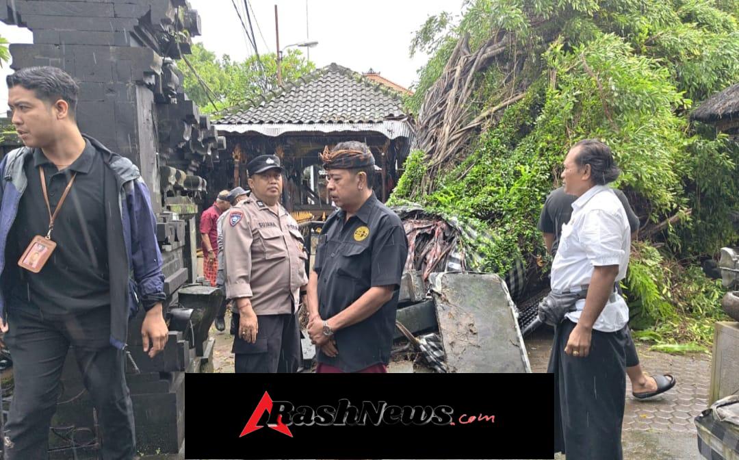 Respons Cepat Bhabinkamtibmas dan Instansi Terkait Tangani Pohon Tumbang di Jalan Plawa
