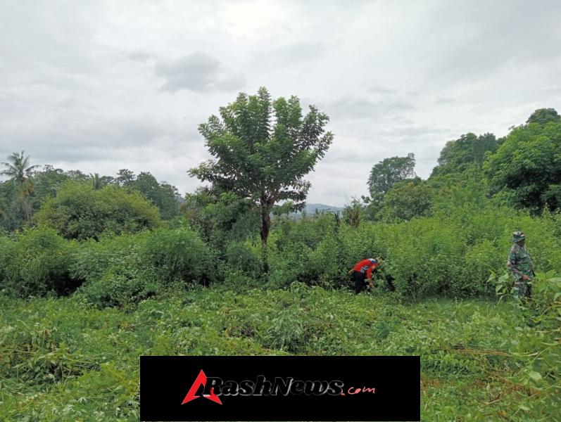 TNI dan Warga Desa Beru Bersinergi dalam Kegiatan Jumat Bersih di Bage Bungkur