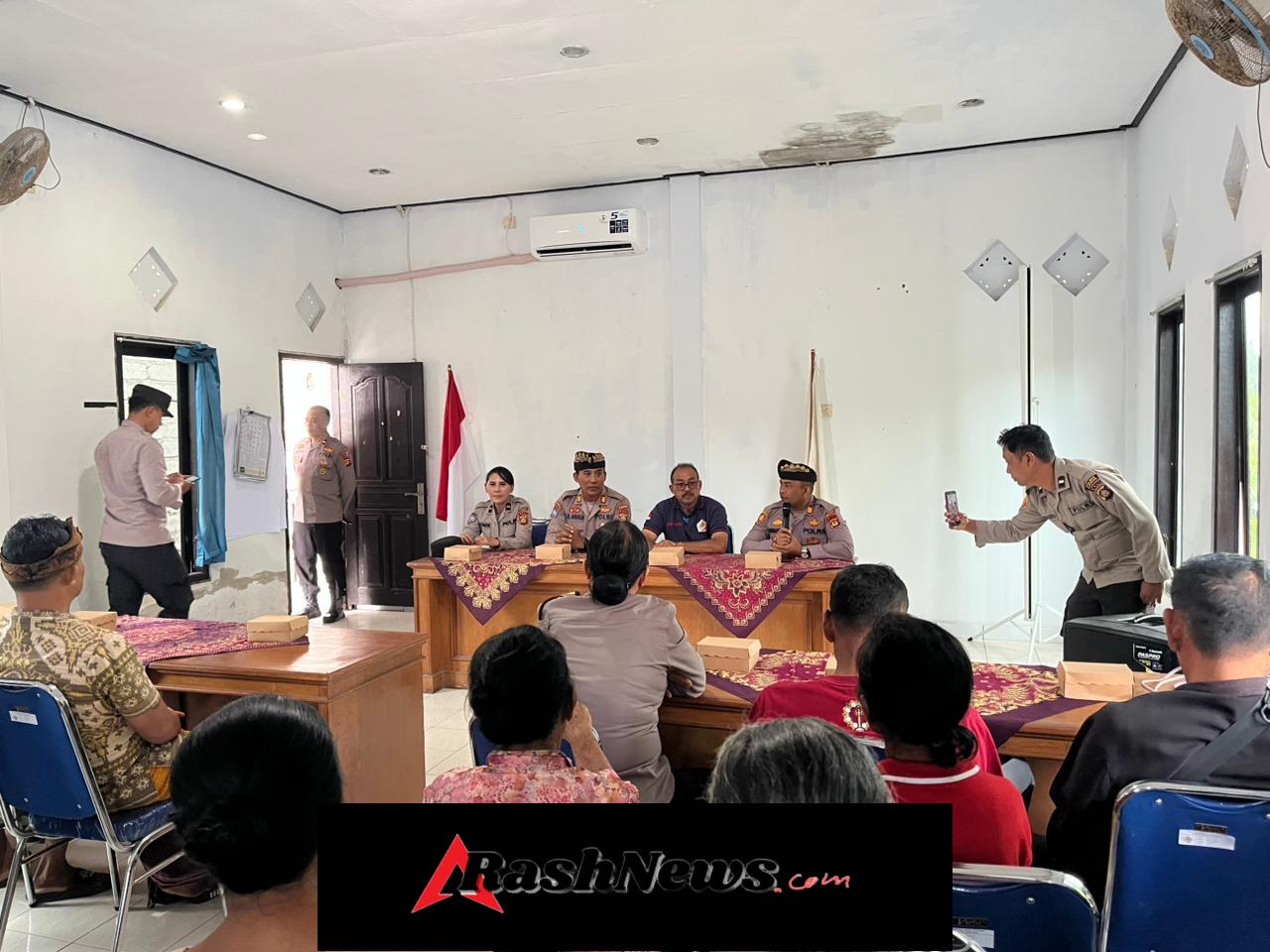 Polres Klungkung Gelar Jumat Curhat Quick Wins Presisi di Desa Getakan.