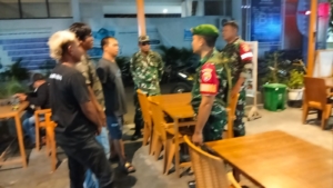 TNI Hadir di Tengah Masyarakat, Koramil 1630-02/Komodo Intensifkan Patroli Malam