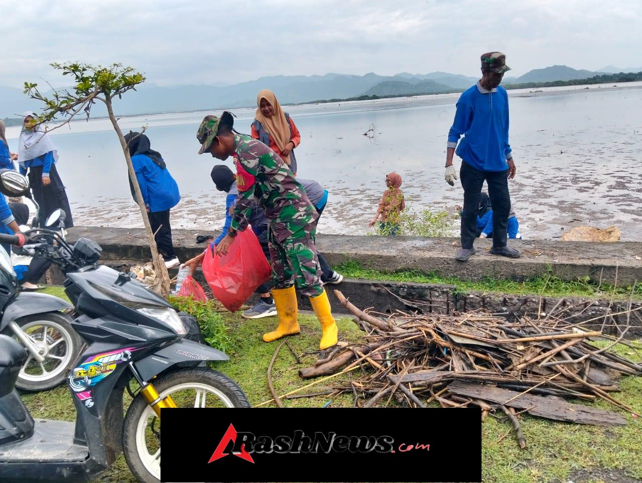 200 Orang Turun ke Pantai Kalaki dalam Aksi Gotong Royong Bersama