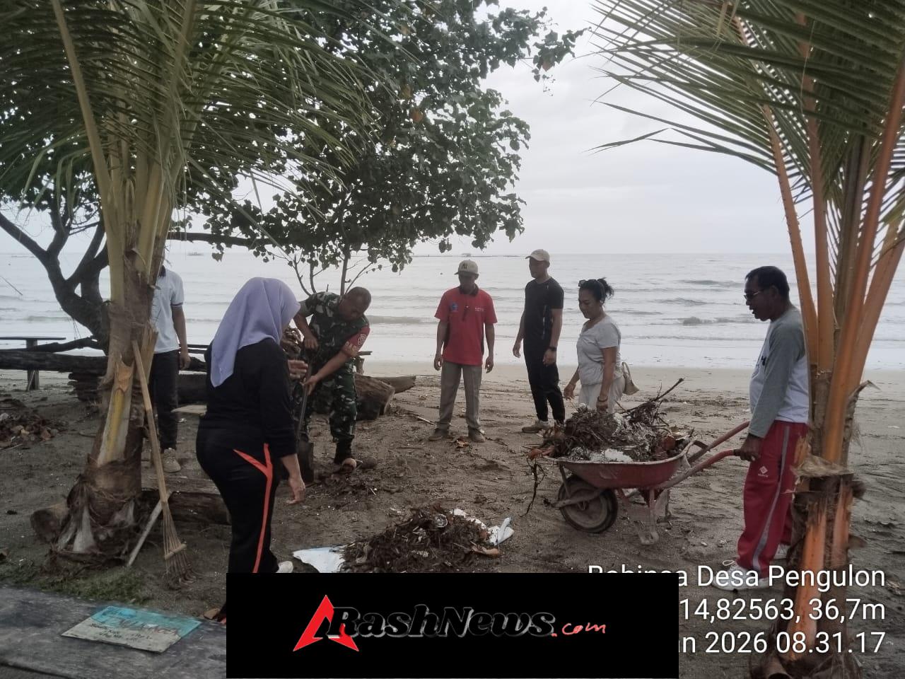 Wujudkan Wisata Asri, Babinsa Sertu Hasan Bisri Dukung Penertiban dan Kebersihan di Pantai Karang Rata