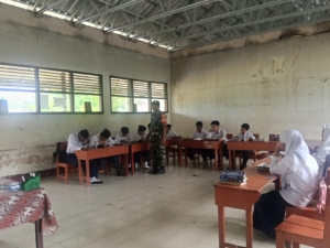 Koramil 1628-05/Jereweh Laksanakan Pendampingan MBG di MTS Al-Qalam Perkuat Kesehatan