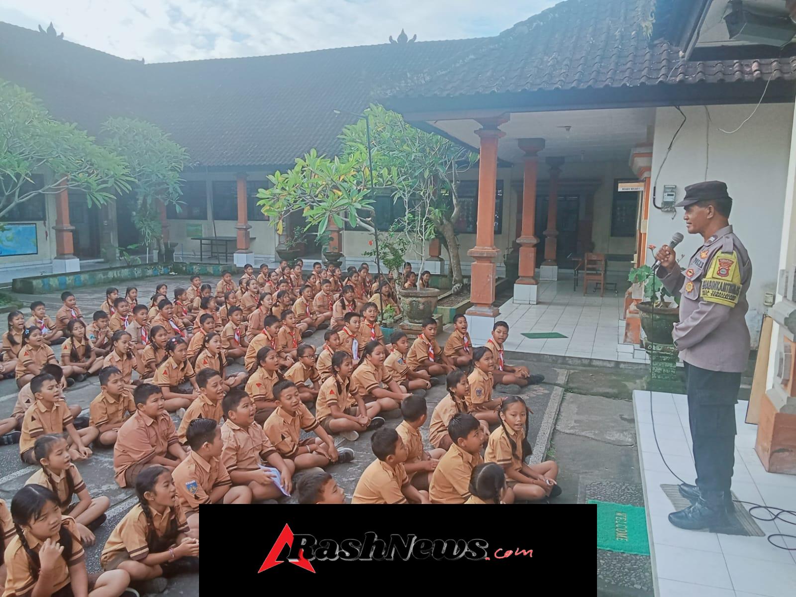 Polsek Tegallalang Laksanakan Pembinaan Pramuka di SMPN 1 Tegallalang