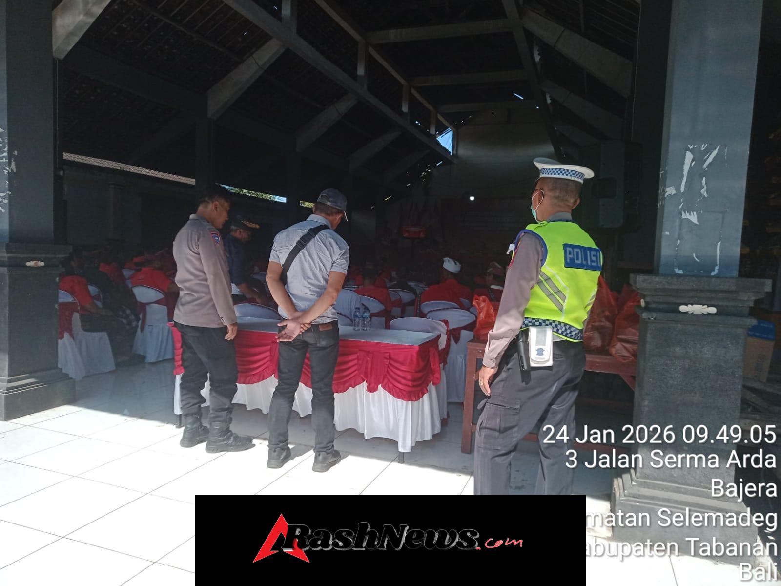 Polsek Selemadeg Amankan Musyawarah Ranting PDI P di Wantilan Desa Bajera