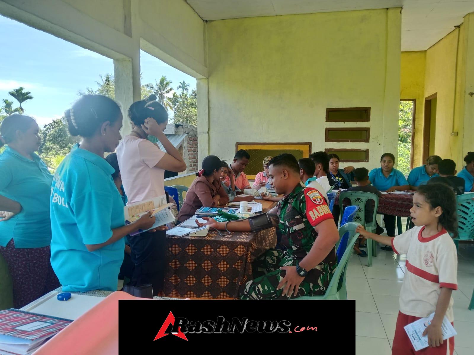Sinergi TNI dan Tenaga Kesehatan dalam Posyandu Terpadu Desa Ileboli