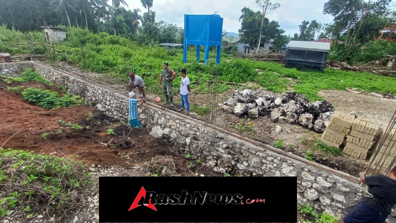 Sinergi TNI dan Masyarakat, Babinsa Awasi Pembangunan Koperasi di Umbu Mamijuk