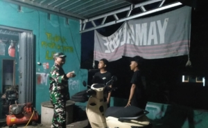Babinsa Senanggalih Gandeng Tokoh Pemuda dalam Patroli Malam