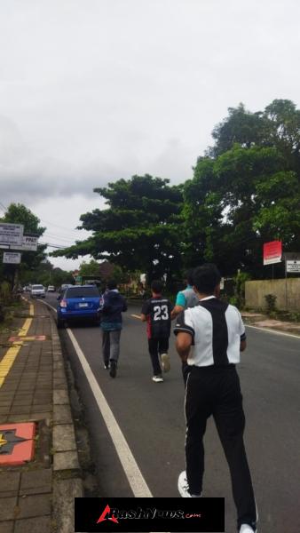 Mantap, Serka Nyoman Suartana Gembleng Fisik Anak Santri Yang Bercita-Cita Masuk TNI