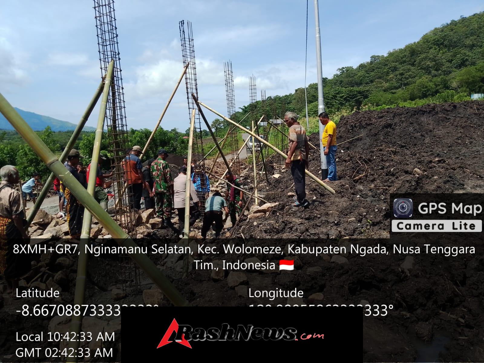 Babinsa Ramil 1625-01/Bajawa Hadiri Ritual Adat Peletakan Batu Pembangunan Koperasi Desa di Nginamanu Selatan