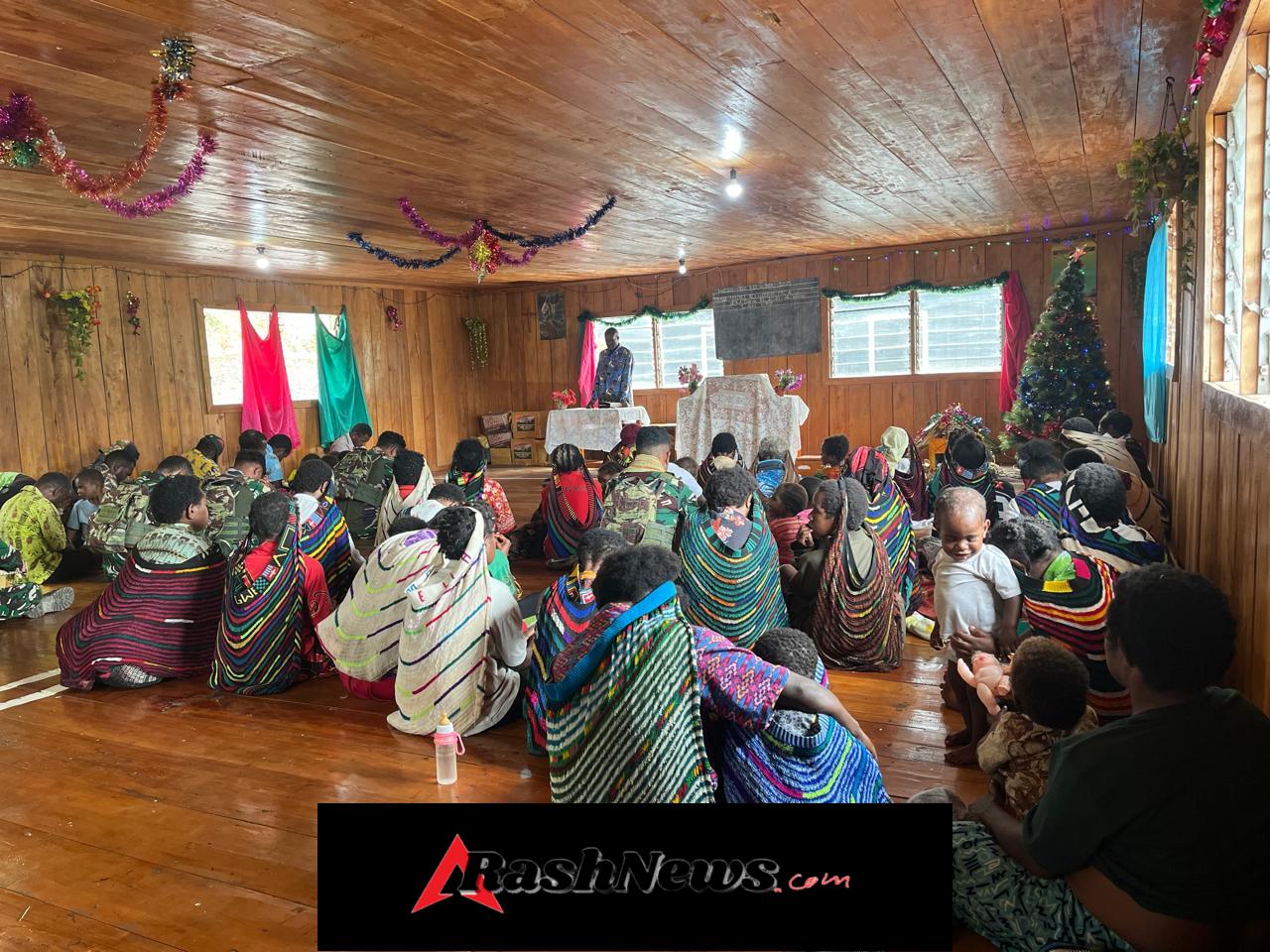 Satgas Yonif 743/PSY Hadir dalam Ibadah Minggu di Kampung Talilime