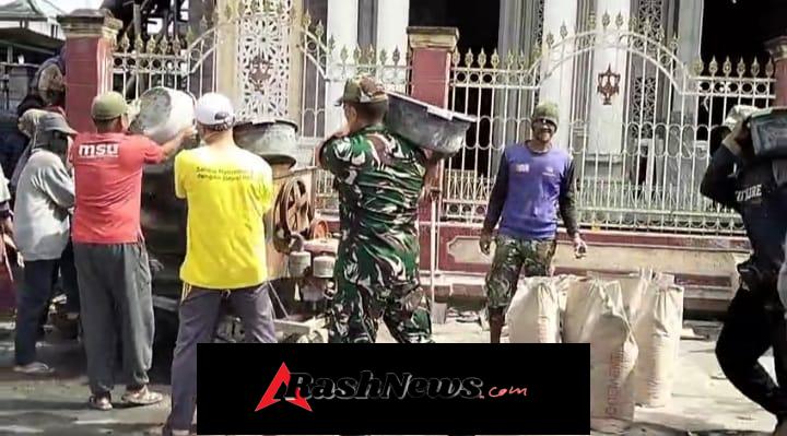 Bantu Percepatan Pembangunan Fasilitas Ibadah, Babinsa Turut Gotong Royong