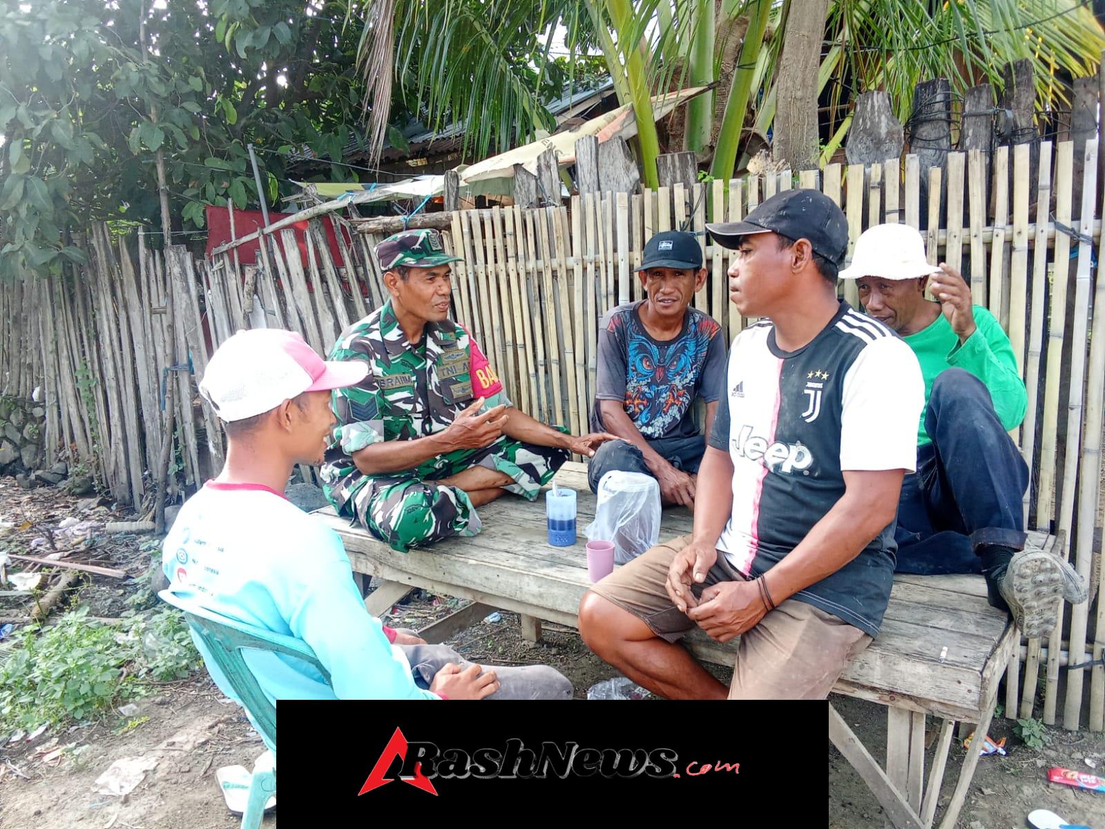 Babinsa Koramil 1608-04/Woha Intensifkan Komunikasi Sosial di Musim Hujan