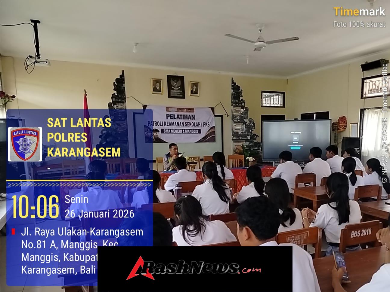 Police Goes To School” Safety Riding Sat Lantas Polres Karangasem di SMA N 1 Manggis