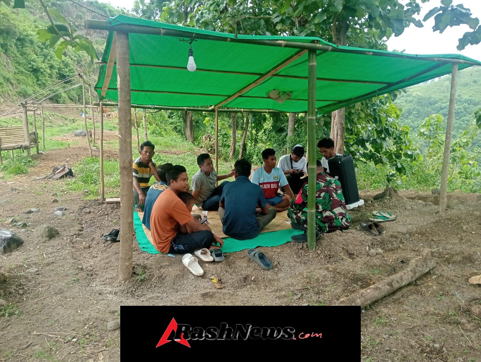 Jaga Keamanan Lingkungan, Babinsa Dompu Aktif Lakukan Komsos