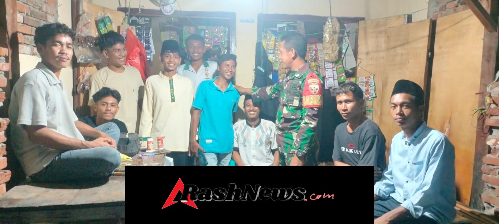 Ronda Malam Humanis, Babinsa Ajak Pemuda Jaga Keamanan Lingkungan
