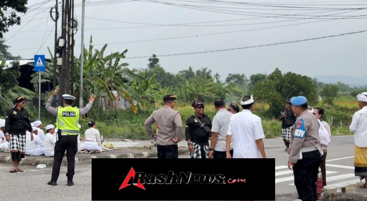 Kapolsek Klungkung Pimpin Langsung Pengamanan Melasti Pedharmaan Sira Arya Kanuruhan Besakih.
