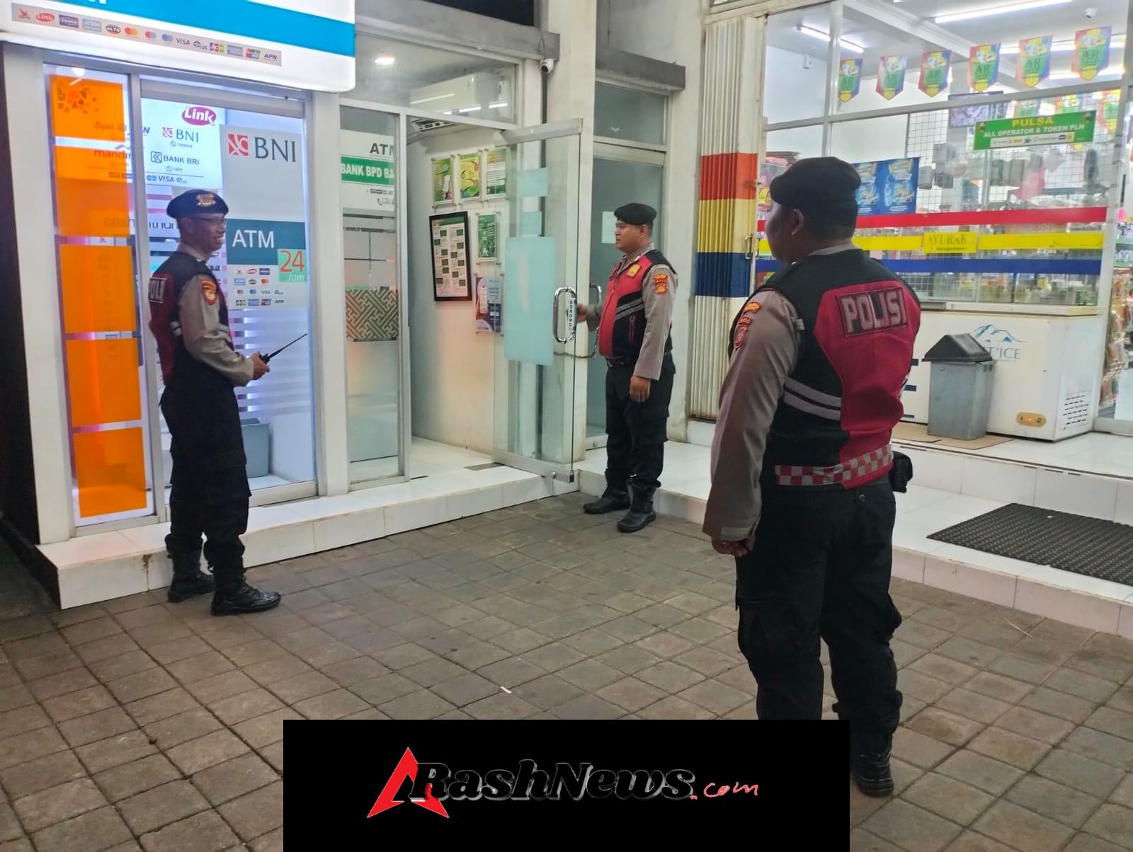 Patroli Samapta Polsek Abiansemal Sasar Gerai ATM & Pertokoan, Cegah Tindak Kriminalitas