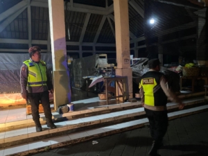 Polsek Selemadeg barat Gelar Blue light patrol Pantau Keamanan wilayah Cegah Gangguan Kamtibmas