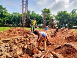 Pastikan Pembangunan Berjalan Lancar, Babinsa Pantau Progres KDKMP Desa Lekunik