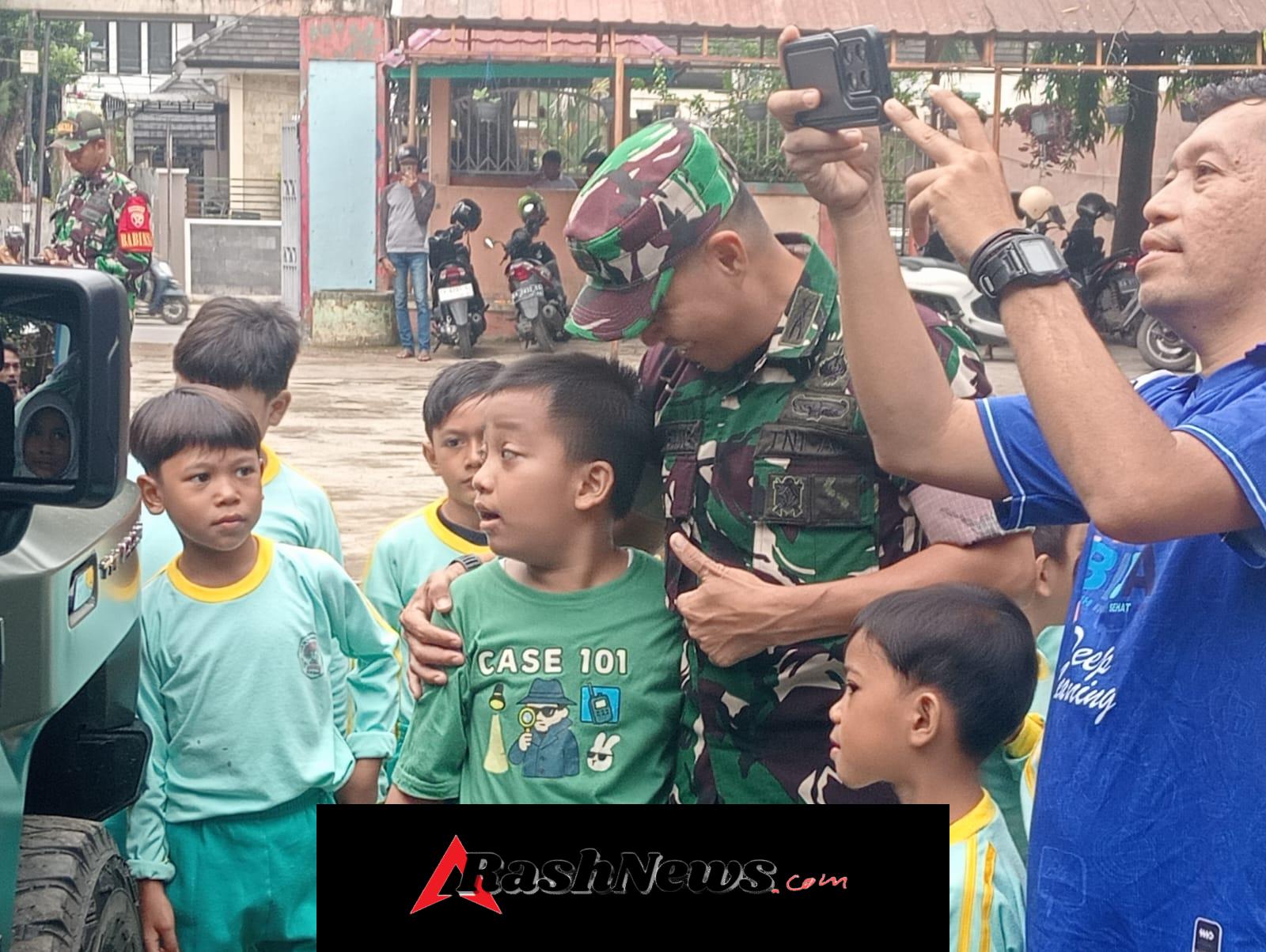 Danramil 01/Rasanae Pimpin Kegiatan Edukatif Mobil Maung Bersama Guru dan Siswa