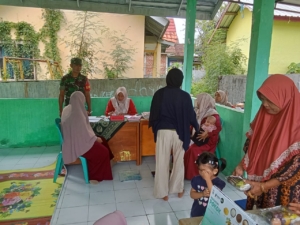 Peran Babinsa Taliwang Perkuat Layanan Gizi dan Kesehatan Ibu dan Anak di Lamontet