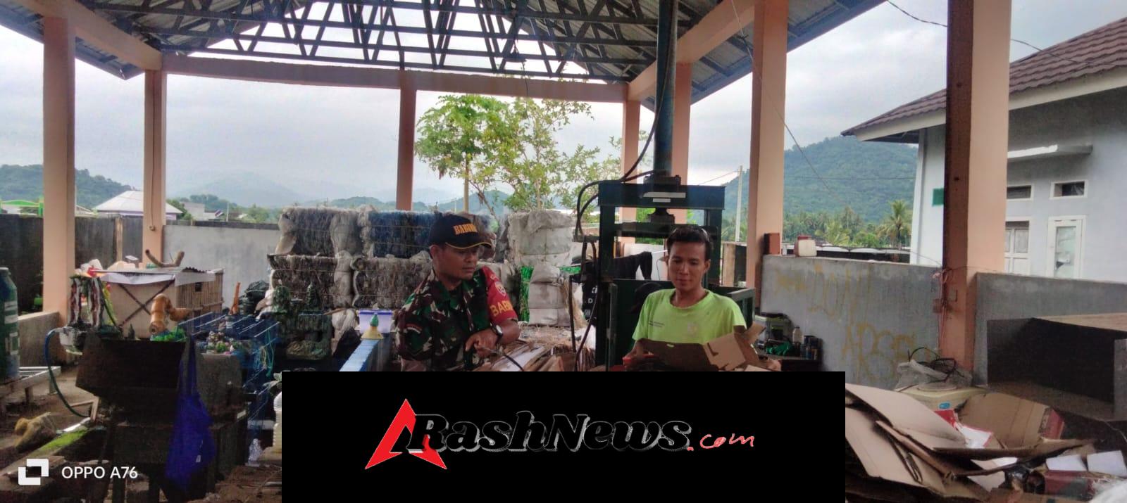 TNI AD Dorong Ekonomi Masyarakat Lewat Pendampingan Pengolahan Sampah di Taliwang