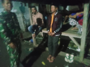 Melalui Ronda Malam, Babinsa Bangun Kedekatan dengan Warga