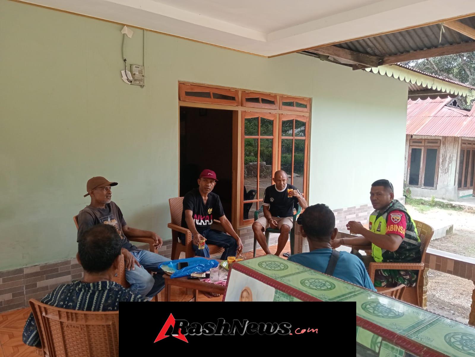 Babinsa Maurole Imbau Warga Waspada Cuaca dalam Kegiatan Pamwil dan Komsos