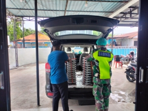 Dukung Gizi Anak Sekolah, Babinsa Dampingi Distribusi MBG di Pantai Baru