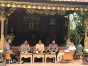 Sambang Kamtibmas ke Tokoh Adat, Kapolsek Dentim Ajak Wujudkan Nyepi Aman dan Kondusif