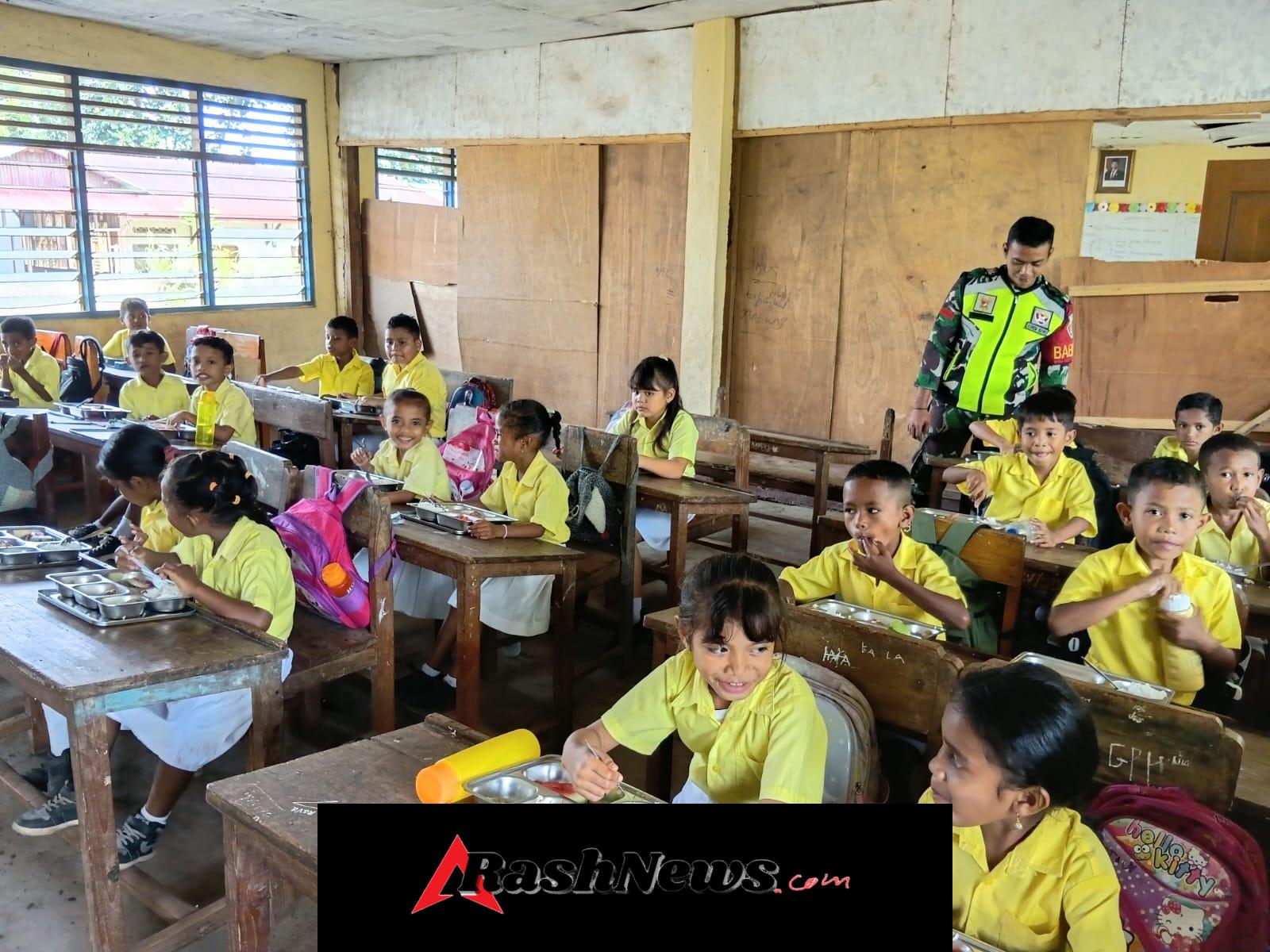 Babinsa Hadir Dukung Program Pemerintah melalui Makanan Bergizi Gratis di Adonara Barat