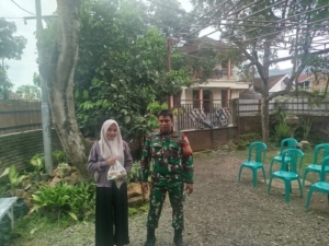 Mendukung peningkatan gizi masyarakat, Babinsa Koramil 1628/01 Taliwang Pendampingan kegiatan Makan Bergizi Gratis (MBG)