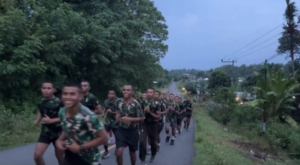 Pembinaan Binsik Prajurit Muda Denma Brigif TP 31/PS Semakin Ditingkatkan Lewat Kegiatan Lari Pagi dan Sore di Calabai