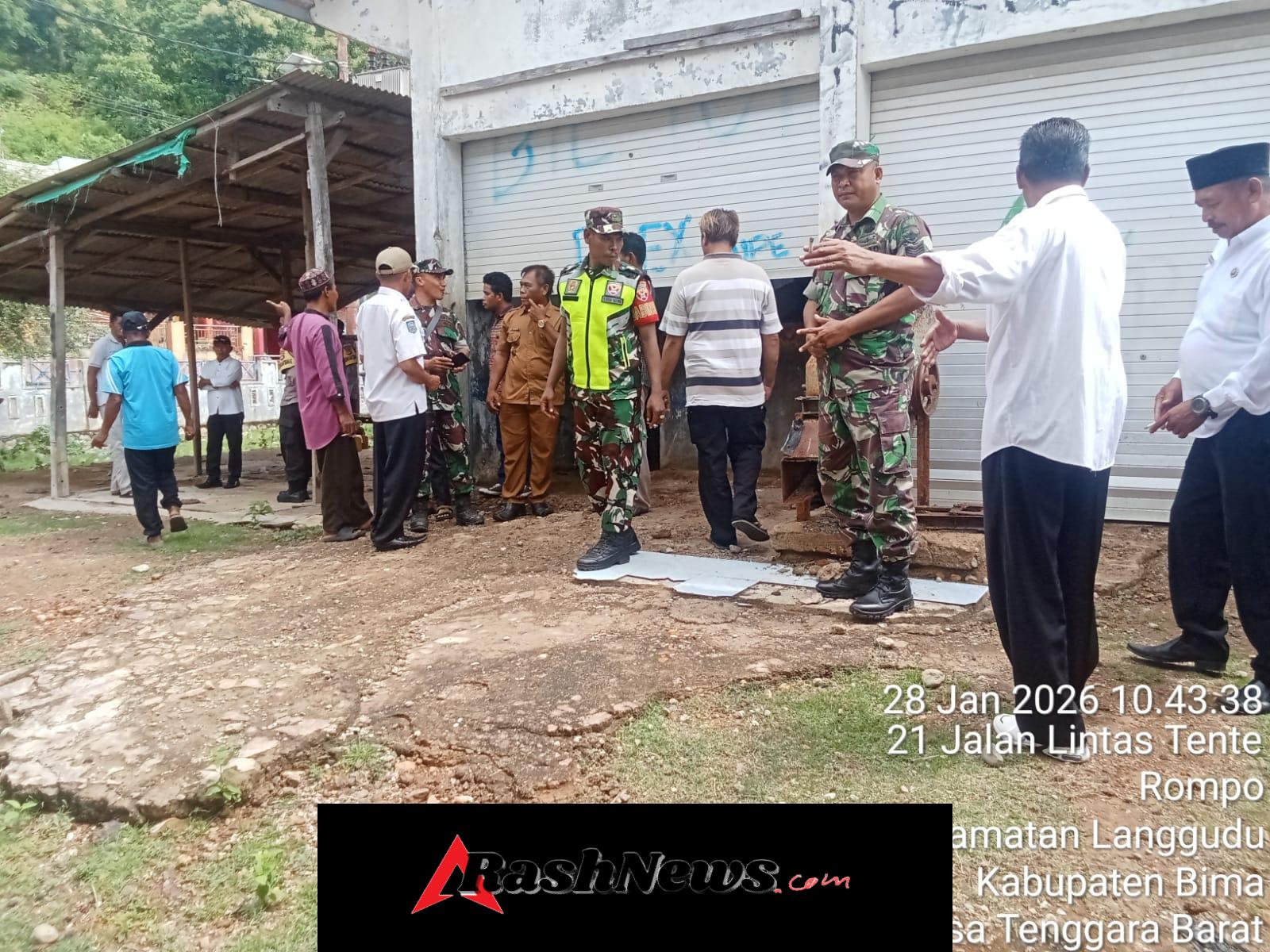 Camat Langgudu Bersama Tokoh Masyarakat dan Babinsa Sinergi Dukung Pembangunan Koperasi Merah Putih