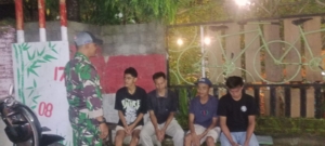 Babinsa dan Karang Taruna Dorotangga Perkuat Kamtibmas Lewat Ronda Malam