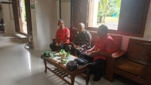 Jabat Danramil Dawan, Kapten Nyoman Suryatha Perkenalkan Diri Sembari Komsos Bersama  Pj Perbekel Desa Paksebali