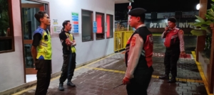 Patroli Dialogis Samapta Polsek Abiansemal Tingkatkan Harkamtibmas Di Kawasan Industri PT Tirta Investama