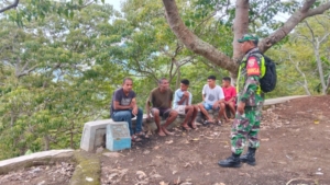 Wujudkan Kemanunggalan TNI dan Rakyat, Babinsa Gelar Komsos di Dusun Nuanoka