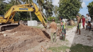 Babinsa Praka Fandri Lofa Kawal Perbaikan Lokasi KDKMP di Rote Barat Daya