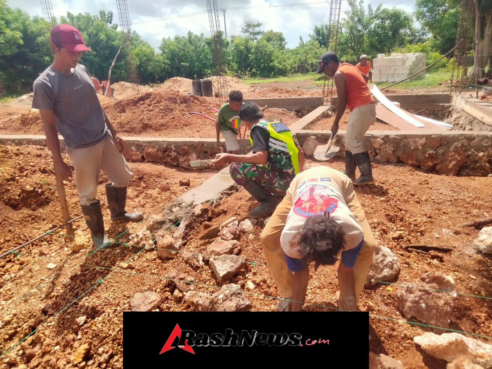 Babinsa Desa Lekunik Laksanakan Monitoring Wilayah Pembangunan KDKMP