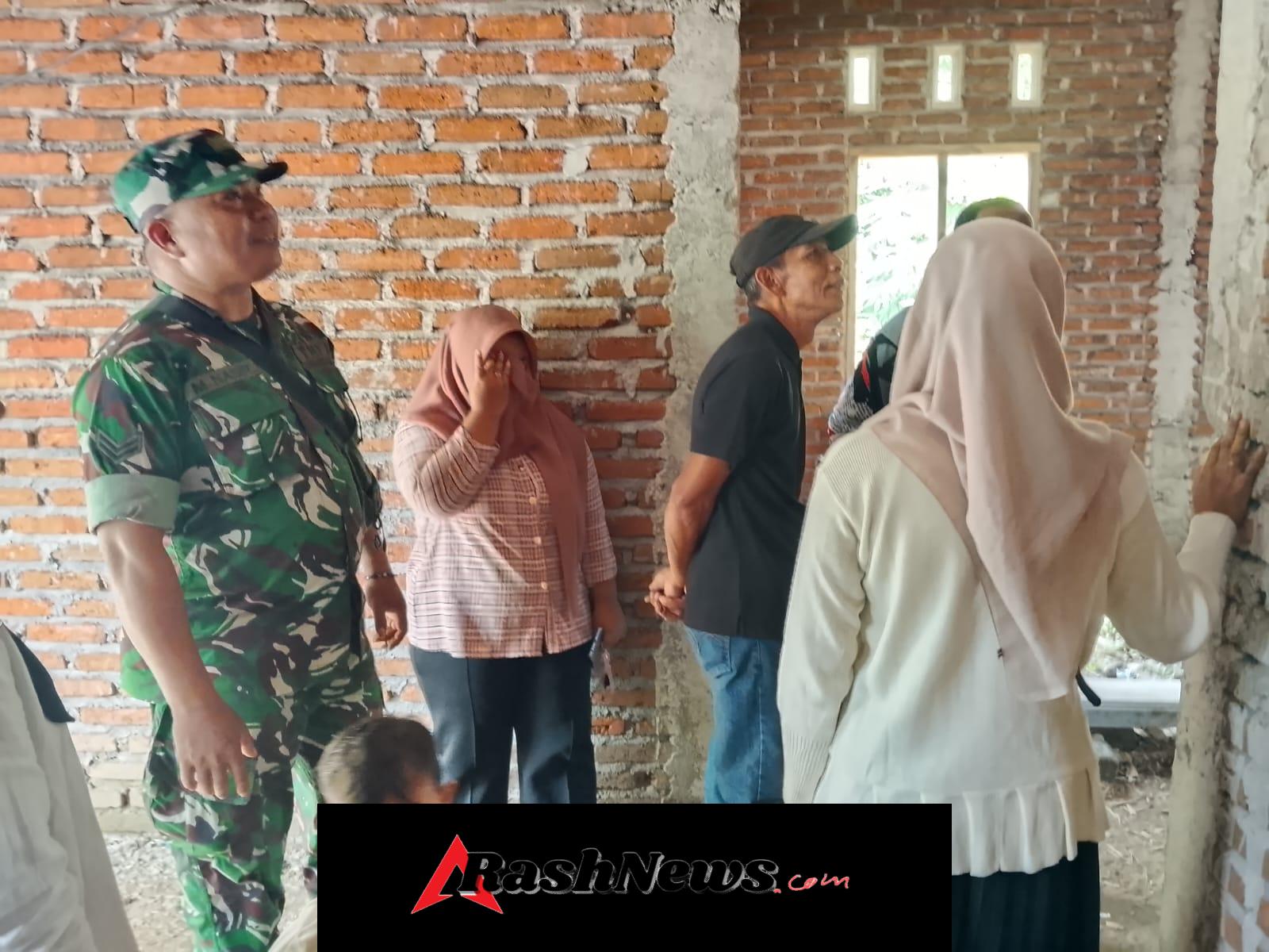 Babinsa Bersama AGR Lakukan Pengecekan Rumah Bantuan di Desa Tapir